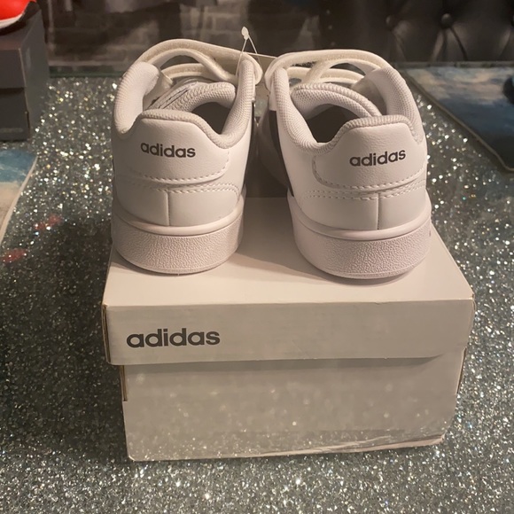 SNEAKERS - Picture 2 of 5